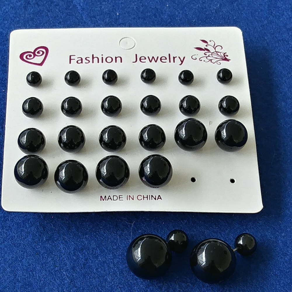Black Stud Set